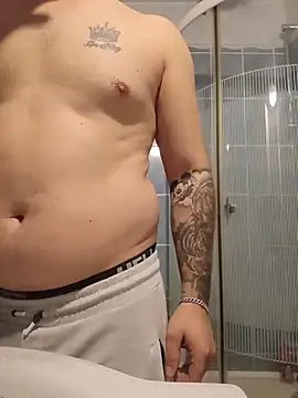 LucianM6 online show from 11-18-25, 02:42