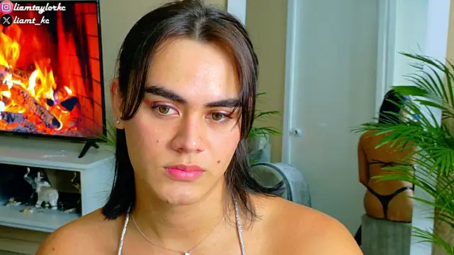 Snapshot of Liam_Taylor chatting on 10-18-25, 11:29 Liam Taylor online show from 10-18-25, 11:29