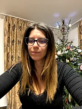 NadiraNoor online show from 12-21-25, 12:13