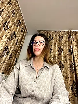 NadiraNoor online show from 11-17-25, 10:58