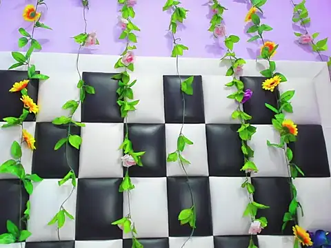 arianaa tompsoon online show from 09-23-25, 02:51