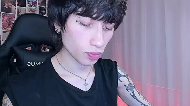 Snapshot of liamelf chatting on 01-06-25, 05:52 liamelf online show from 01-06-25, 05:52