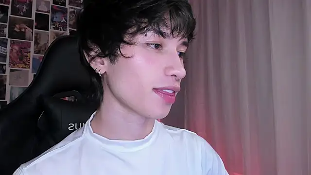 Snapshot of liamelf chatting on 03-08-25, 01:50 liamelf online show from 03-08-25, 01:50