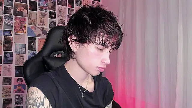 Snapshot of liamelf chatting on 11-16-25, 03:33 liamelf online show from 11-16-25, 03:33