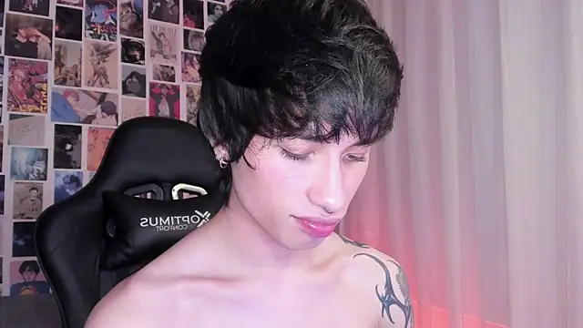 Snapshot of liamelf chatting on 03-08-25, 04:56 liamelf online show from 03-08-25, 04:56