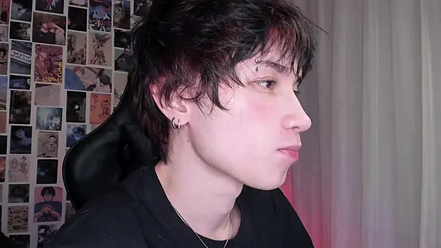 Snapshot of liamelf chatting on 10-17-25, 05:55 liamelf online show from 10-17-25, 05:55