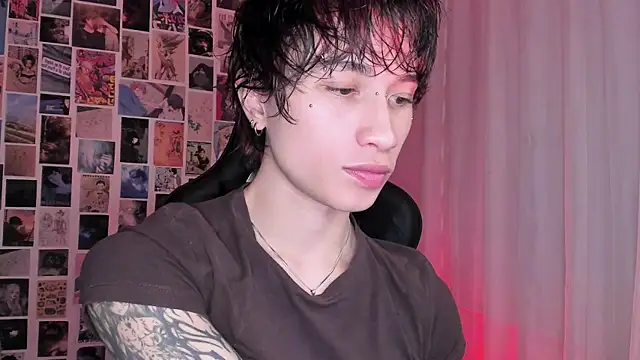 Snapshot of liamelf chatting on 11-18-25, 05:44 liamelf online show from 11-18-25, 05:44