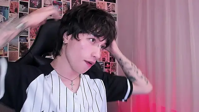 Snapshot of liamelf chatting on 01-19-25, 05:05 liamelf online show from 01-19-25, 05:05