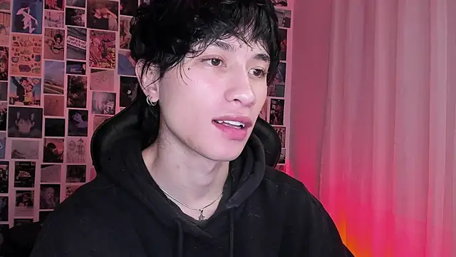 Snapshot of liamelf chatting on 10-14-25, 07:20 liamelf online show from 10-14-25, 07:20