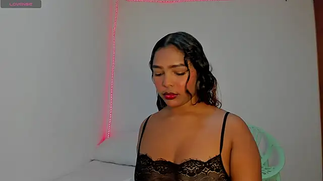 Snapshot of Maya_Graham chatting on 09-30-25, 04:07 Maya Graham online show from 09-30-25, 04:07