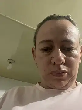 Snapshot of Chanel_87xxx chatting on 07-23-26, 02:20 Chanel 87xxx online show from 07-23-26, 02:20