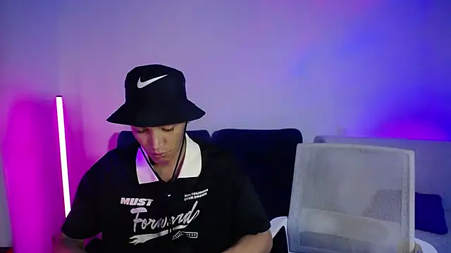 Snapshot of RAV3NHUDSON chatting on 11-12-25, 07:12 RAV3NHUDSON online show from 11-12-25, 07:12