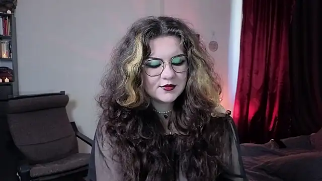 Laura Karamazov online show from 09-27-25, 09:48