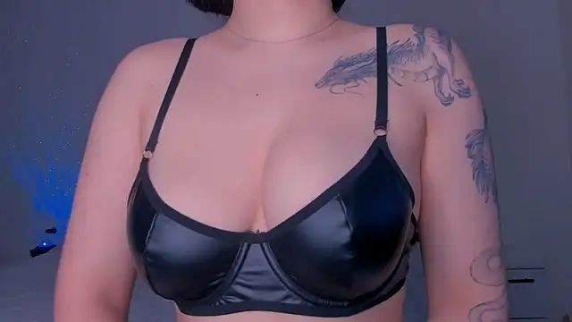 Snapshot of MeowRinnie chatting on 10-05-25, 10:17 MeowRinnie online show from 10-05-25, 10:17