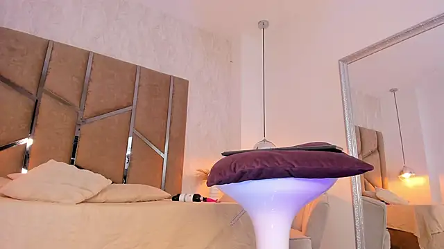 Martinaa Jones  online show from 09-23-25, 07:32