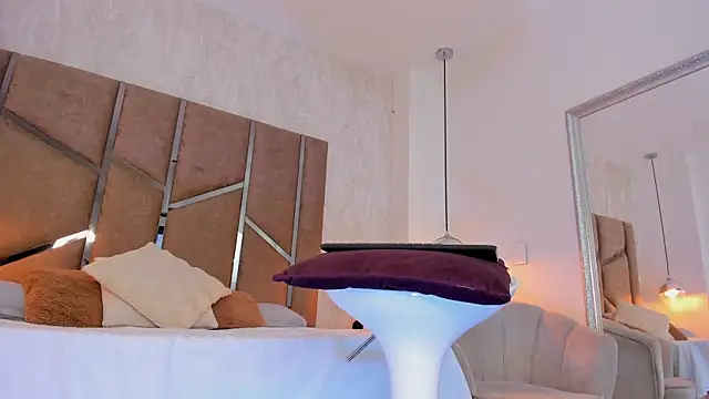 Martinaa Jones  online show from 10-05-25, 06:20