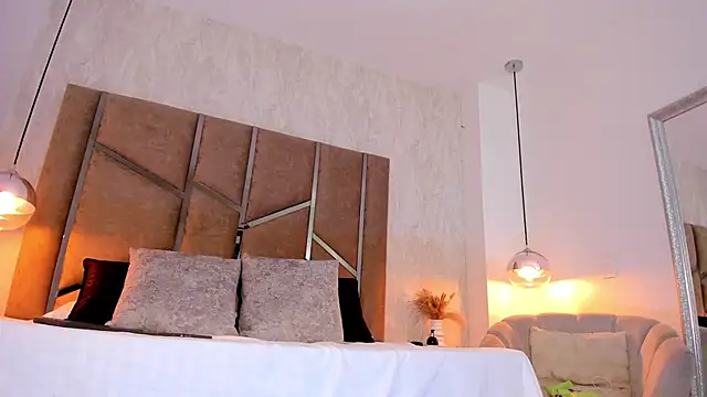 Martinaa Jones  online show from 11-29-25, 08:20