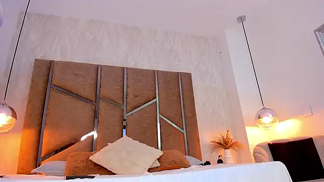 Martinaa Jones  online show from 10-07-25, 08:21