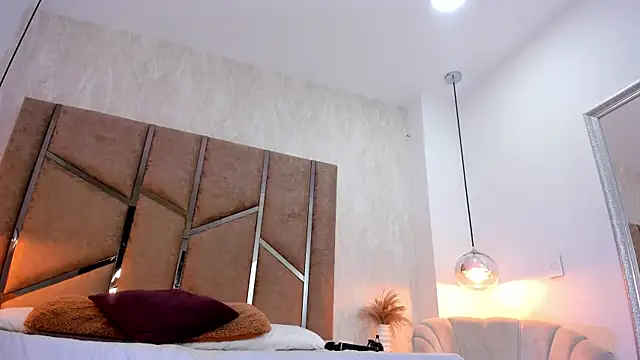 Martinaa Jones  online show from 11-01-25, 07:30