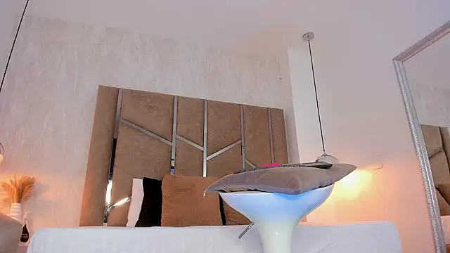 Martinaa Jones  online show from 02-26-26, 12:38