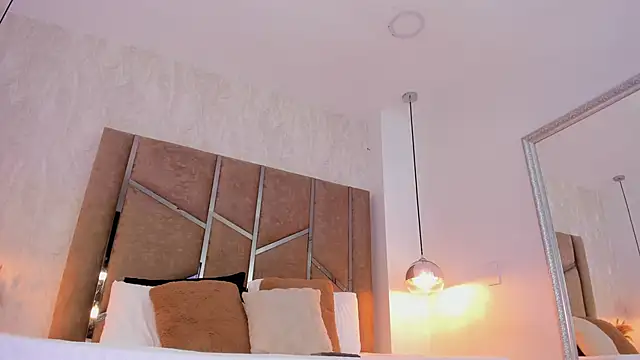 Martinaa Jones  online show from 03-31-26, 12:51