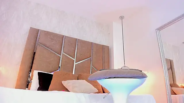 Martinaa Jones  online show from 03-29-26, 12:51