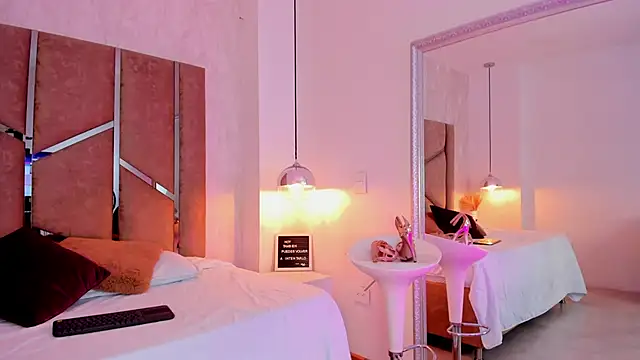 Martinaa Jones  online show from 03-22-25, 07:53