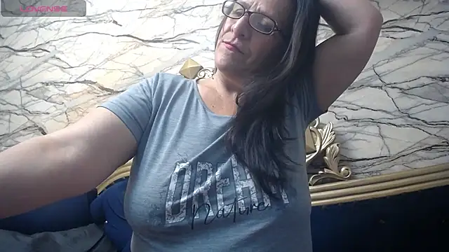 Snapshot of karito_mature17 chatting on 07-06-26, 11:17 karito mature17 online show from 07-06-26, 11:17