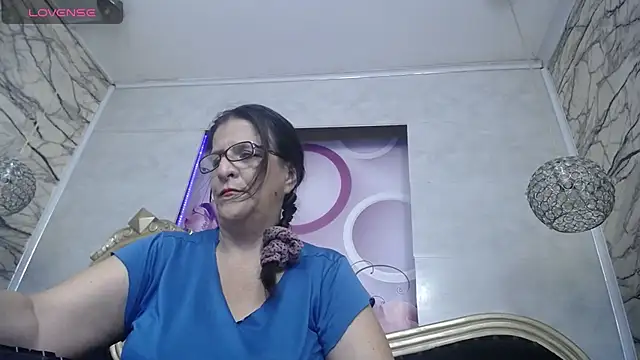 Snapshot of karito_mature17 chatting on 06-10-26, 11:11 karito mature17 online show from 06-10-26, 11:11