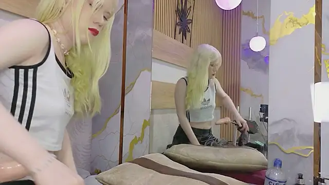 Elif blond online show from 02-21-26, 11:07