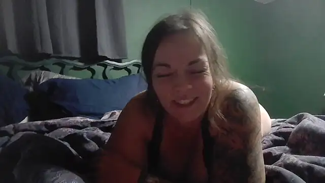 Snapshot of Glitt3rqueen341 chatting on 09-17-25, 04:47 Glitt3rqueen341 online show from 09-17-25, 04:47