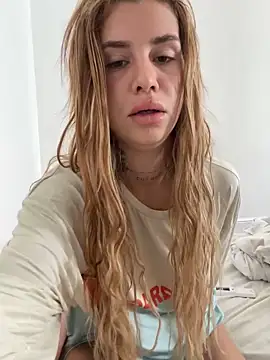 EmiliaCatalina online show from 10-14-25, 04:29