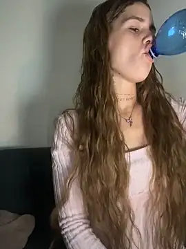 Snapshot of EmiliaCatalina chatting on 05-12-26, 12:19 EmiliaCatalina online show from 05-12-26, 12:19