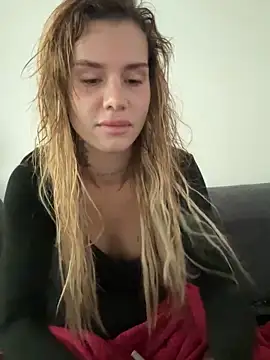 Snapshot of EmiliaCatalina chatting on 02-04-26, 05:52 EmiliaCatalina online show from 02-04-26, 05:52