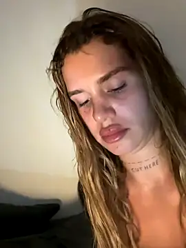 EmiliaCatalina online show from 12-15-25, 11:42