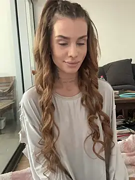 EmiliaCatalina online show from 07-25-26, 05:52