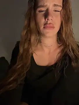 Snapshot of EmiliaCatalina chatting on 02-17-26, 12:08 EmiliaCatalina online show from 02-17-26, 12:08