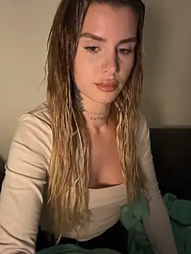 Snapshot of EmiliaCatalina chatting on 02-03-26, 12:54 EmiliaCatalina online show from 02-03-26, 12:54