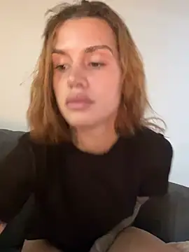 Snapshot of EmiliaCatalina chatting on 02-19-26, 09:34 EmiliaCatalina online show from 02-19-26, 09:34