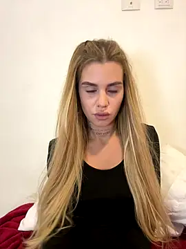 EmiliaCatalina online show from 10-21-25, 10:31