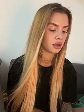 Snapshot of EmiliaCatalina chatting on 01-15-26, 08:12 EmiliaCatalina online show from 01-15-26, 08:12