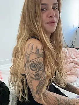 EmiliaCatalina online show from 10-05-25, 05:58