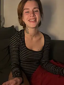 EmiliaCatalina online show from 03-21-26, 12:45