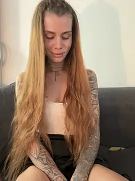 EmiliaCatalina online show from 07-18-26, 07:22