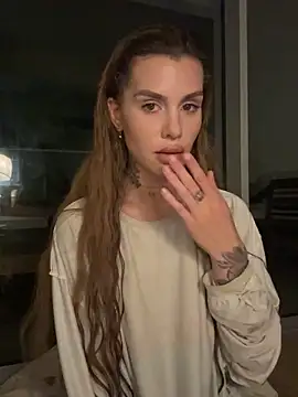 Snapshot of EmiliaCatalina chatting on 02-22-26, 12:57 EmiliaCatalina online show from 02-22-26, 12:57