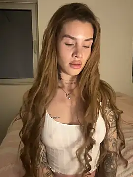 EmiliaCatalina online show from 05-01-26, 12:59