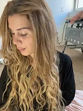 EmiliaCatalina online show from 10-19-25, 07:16