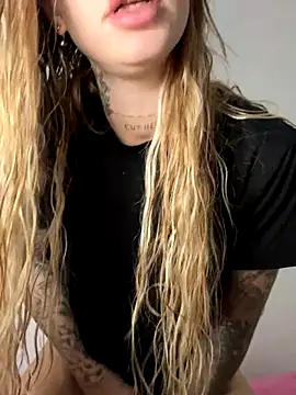 EmiliaCatalina online show from 10-24-25, 12:53