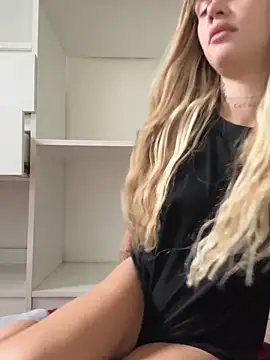 EmiliaCatalina online show from 12-13-25, 08:04