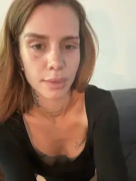 EmiliaCatalina online show from 07-21-26, 06:42